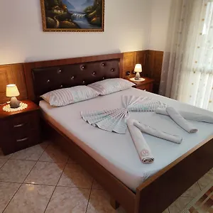 arturs-apartment-2.albaniahotels.org/